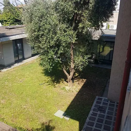 Angolo Di Isa Konukevi *