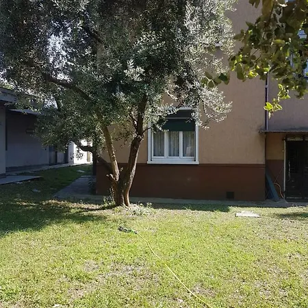 Angolo Di Isa Konukevi *